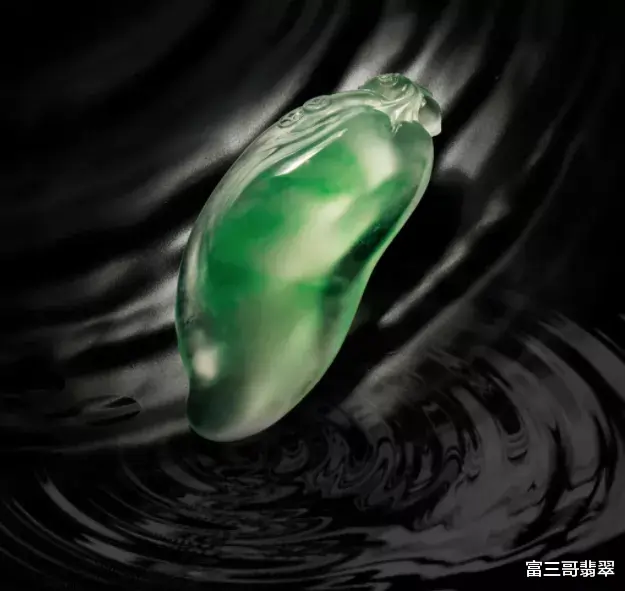 翡翠|行家详解那些留给翡翠新人的陷阱：别把亮度当成水头！