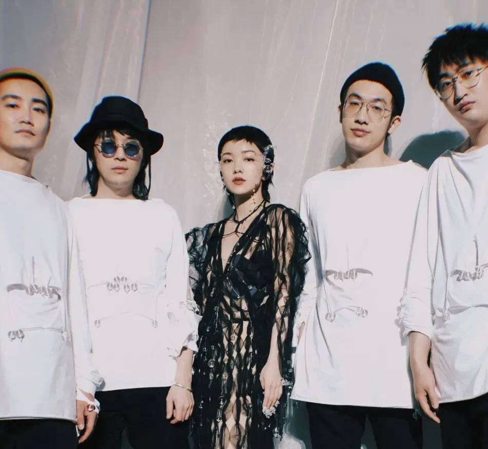 鹿晗|赵露思刘亦菲互撕？鹿晗关晓彤真分手？任嘉伦不务正业？