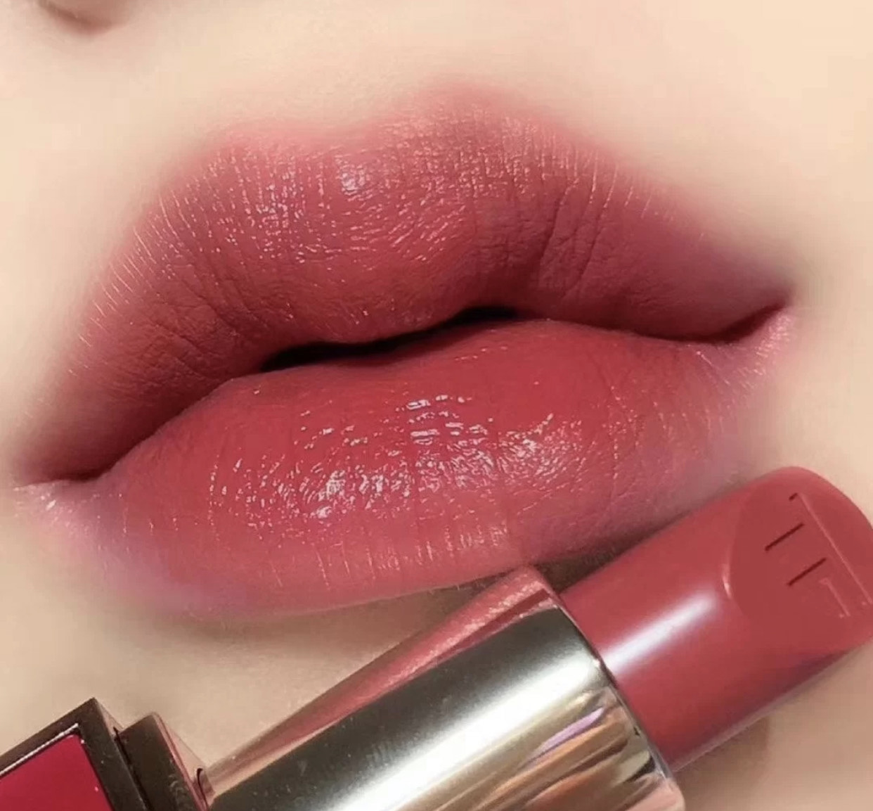 口红|30岁以上的气质女人，口红不会涂红色，真正的温柔色是这几只