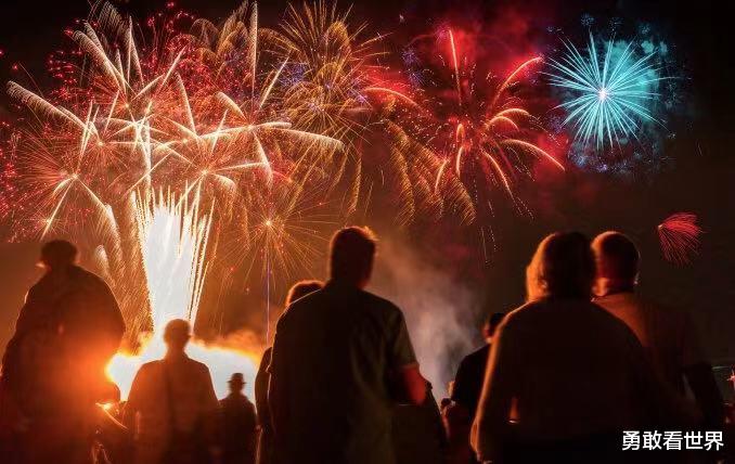 勇敢看世界 小学生下厨做一大桌年夜饭！网友：别人家的孩子