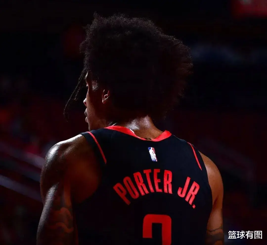 火箭队|致敬偶像!问题少年又惹事,火箭心寒..