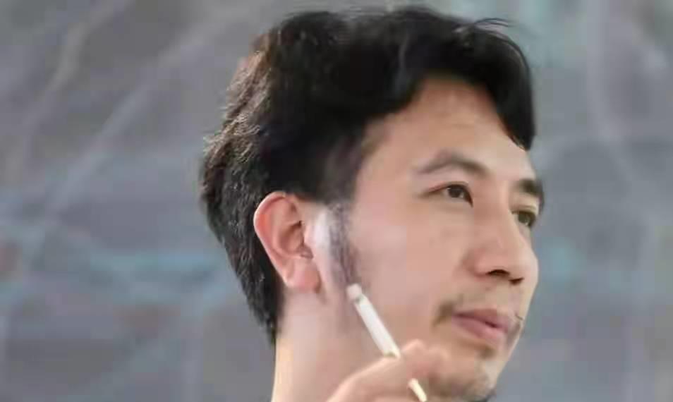 林生斌 16楼住户为何会提前得知有火灾？告诉她这件事的人会是谁？