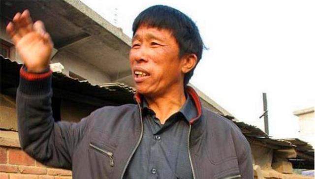 DEEP深度世界|父亲去世后，孝子将遗体塑金身摆家里供奉，全村无人敢去串门