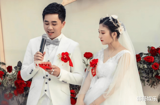 散打|网红表哥现身夜店与大x美女搂抱，辛巴承认200w买热搜干散打