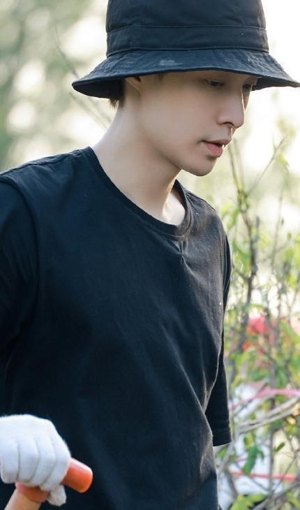 张艺兴|芒果卫视给兴迷画大饼：披荆斩棘溜张艺兴，向往6也有他