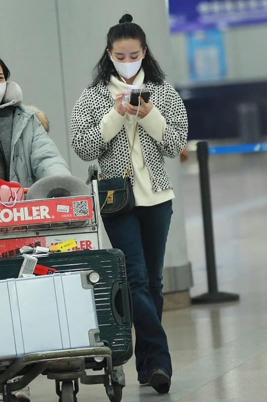 刘诗诗|每次看刘诗诗生图都觉得很美，就算她穿一身黑，都很有仙气