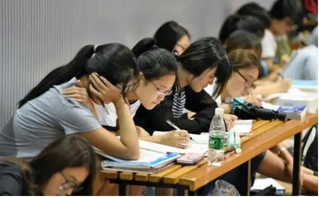 穿衣搭配|东南大学硕士生吐槽工资低，引不少网友热议，评论让人哭笑不得