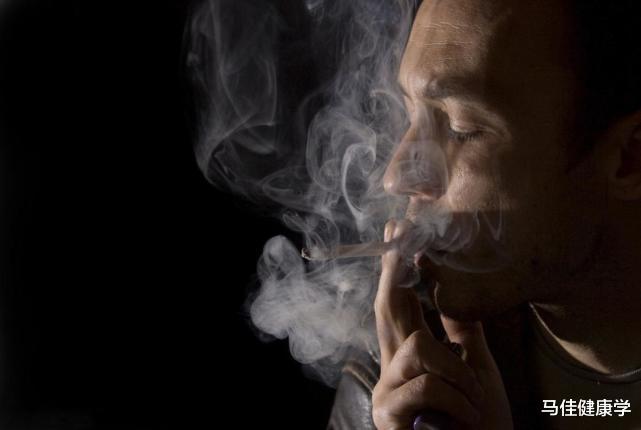 心肌梗塞|32岁男子心梗离世，生前滴酒不沾，医生：2件事做太多！劝你少做