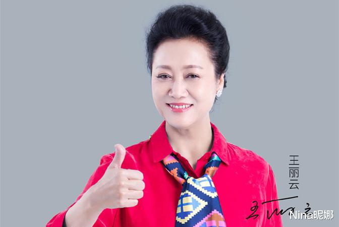 王丽云|车晓母女罕同框，66岁王丽云穿印花裙母女似烙饼共用一张脸，同框像闺蜜