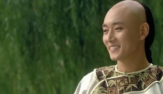 甄嬛|甄嬛爱过4个男人，皇上、允礼、温太医除外，还有霸道深情的他