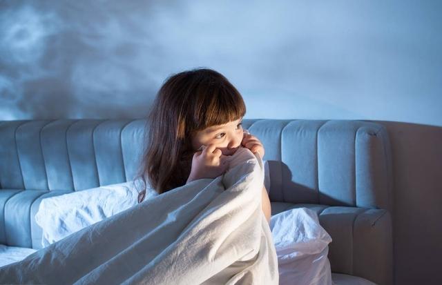 Hi家有小甜椒儿|晚睡的孩子，有多“费”妈？过来人：真能把妈妈熬老10岁啊