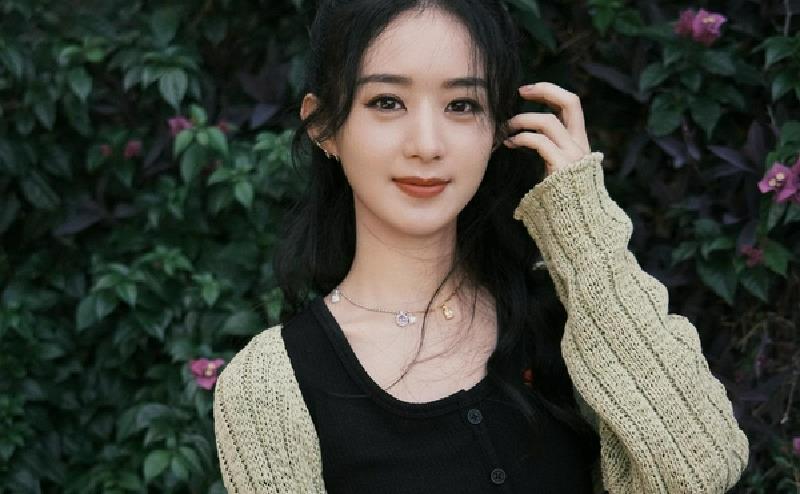 百艾堂|赵丽颖秋季写真照曝光，样子可爱气质好，离婚后活得更潇洒