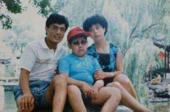 小姐姐|“盲人”杨光为何突然销声匿迹?看他干的那些荒唐事,就全明白了