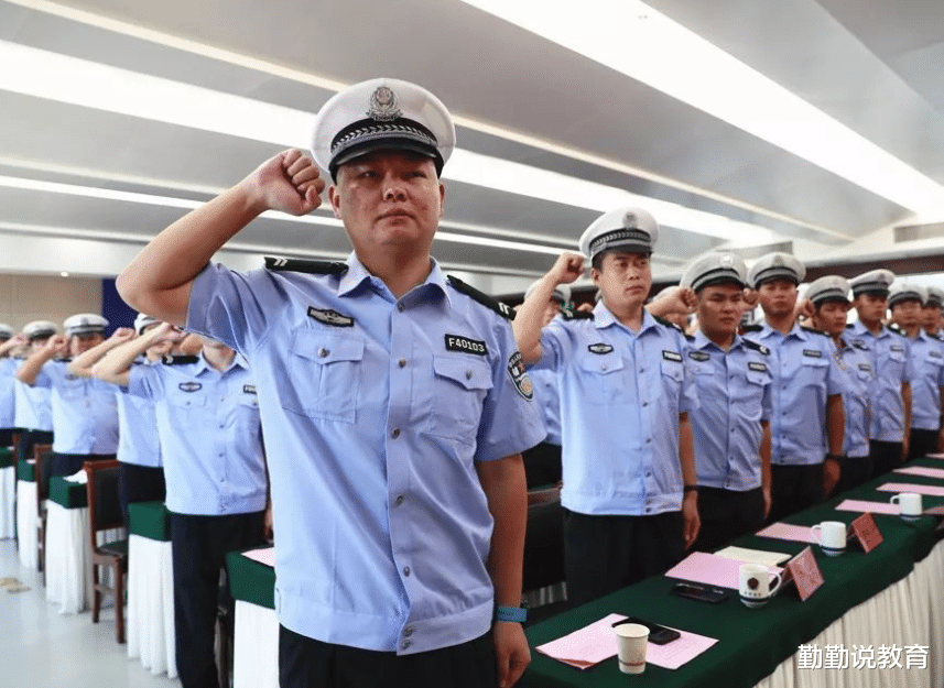 辅警|辅警和协警有啥区别？原来选择辅警是有原因的，差距不是一星半点
