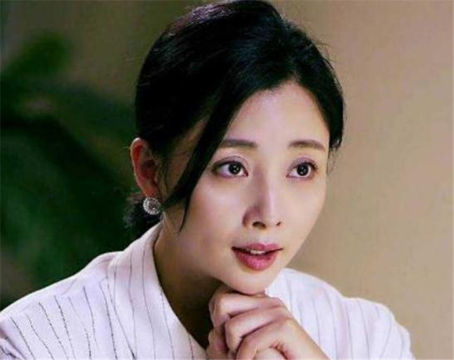 殷桃|出道17年，为何殷桃的嘴唇总是“破”的？采访中本人这样回应