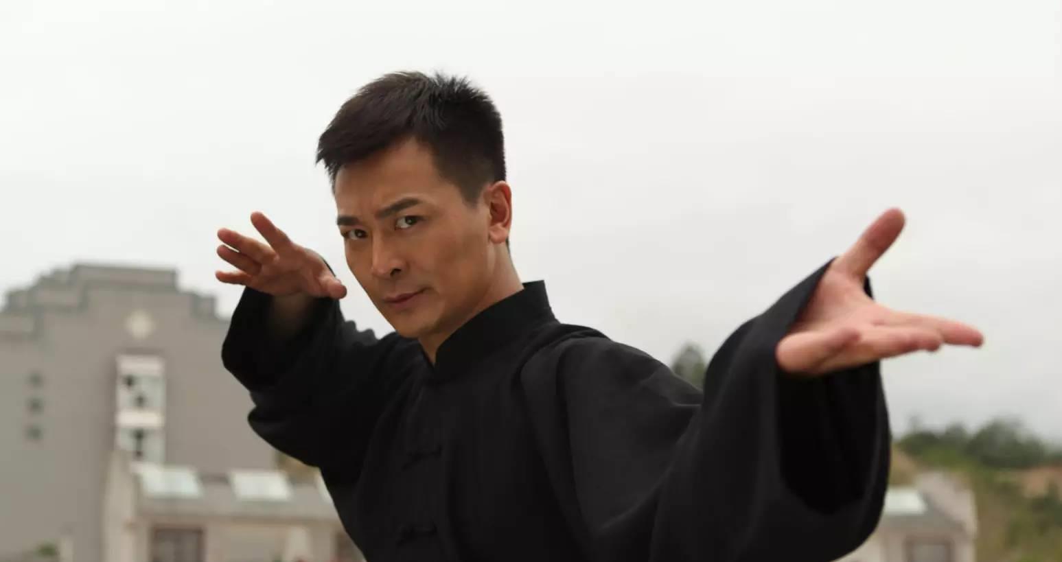 吴樾|武打明星吴樾骑假马拍戏视频流出，网友吐槽：不火是有原因的！