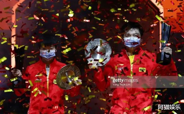 莎莎|樊振東與孫穎莎置身于花海中，有網(wǎng)友不淡定了