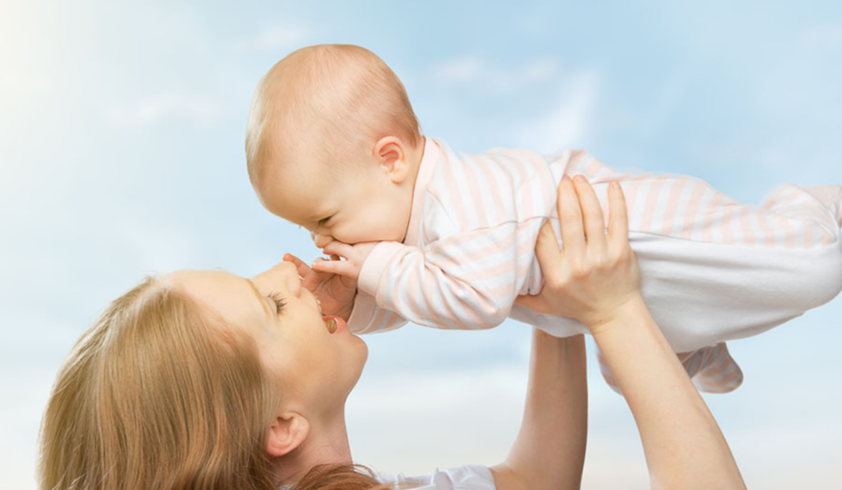 蔷薇妈妈育儿记|经常被抱着和经常躺着的宝宝，谁发育得更健康？差距一目了然