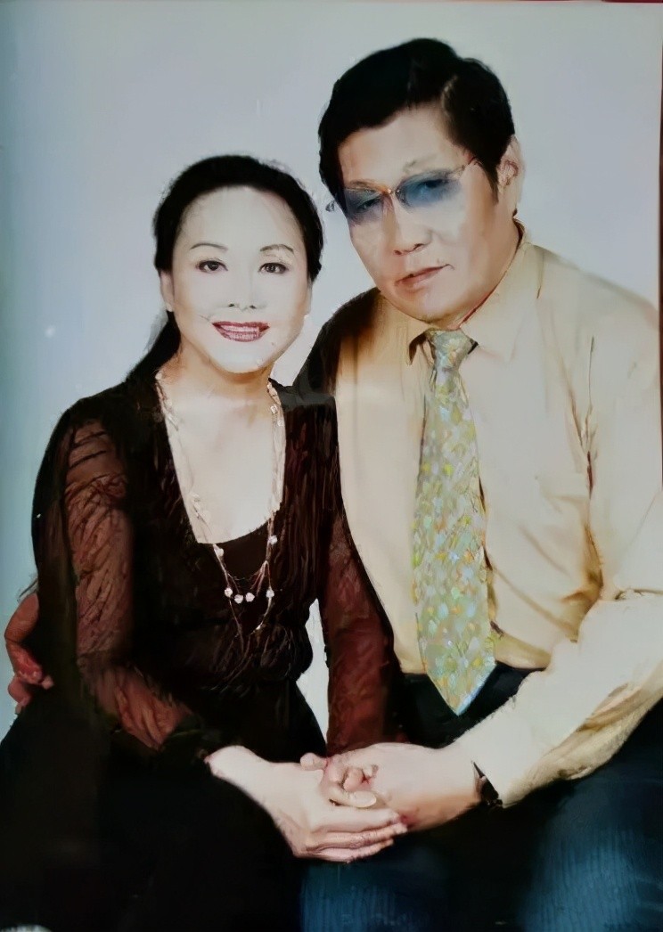 李谷一|李谷一，一婚嫁恩师，二婚嫁粉丝爱她40年，女儿怨恨她20年