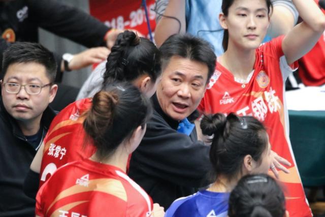 星学的爱好者|两位名帅已出局！接班郎平无望，新帅或是蔡斌安家杰两人之一