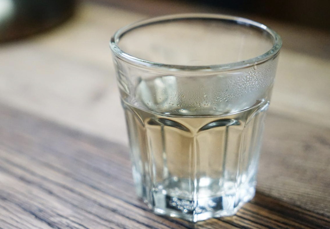 蜂蜜|晨起不刷牙就喝水，等于喝细菌进肚子？早晨第一杯水应该如何喝？