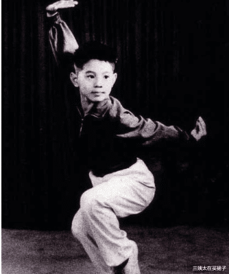 三姨太在买裙子|李连杰:为美娇娘修2亿豪宅,原配却住地下室,今重病是现世报?