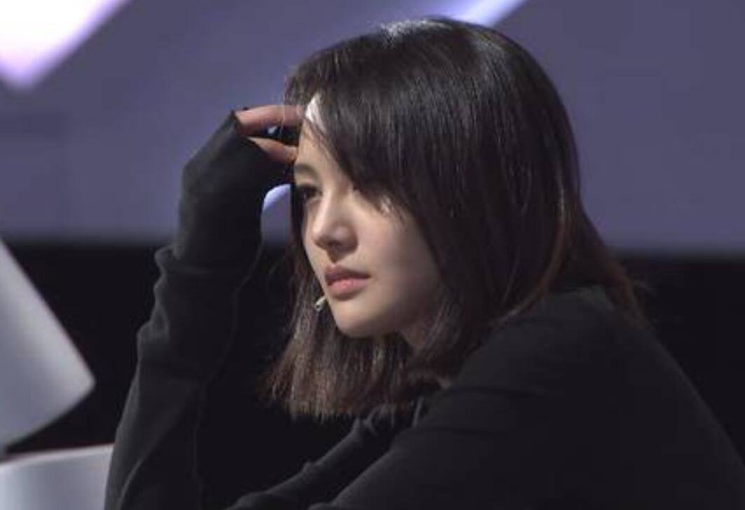 李小璐|郑爽一落千丈，被曝四处借钱碰壁，娱乐圈只有一人对她不离不弃