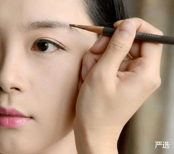 严选|建议女人：出门最好化淡妆，化妆师教你简单4步，漂亮易学又减龄