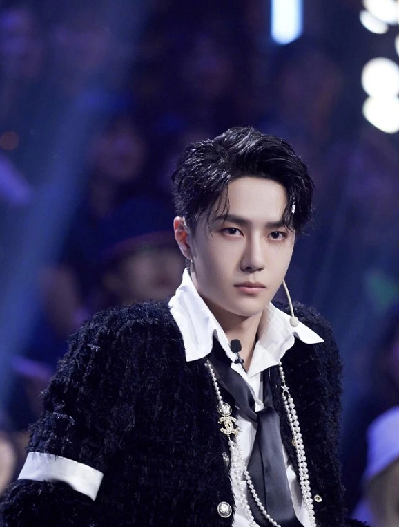 王一博|王一博解约内幕: 发脾气罢工，解约明星中损失最大，却走对了关键一步