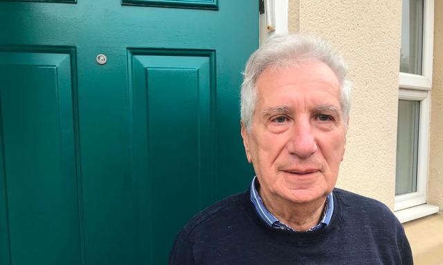 英国男子把家门刷成绿色,遭到了指点,要他恢复原貌