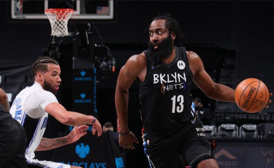 篮网队|哈登轰20+9+7三节打卡！小将砍10分4断2帽，成篮网禁区守护神