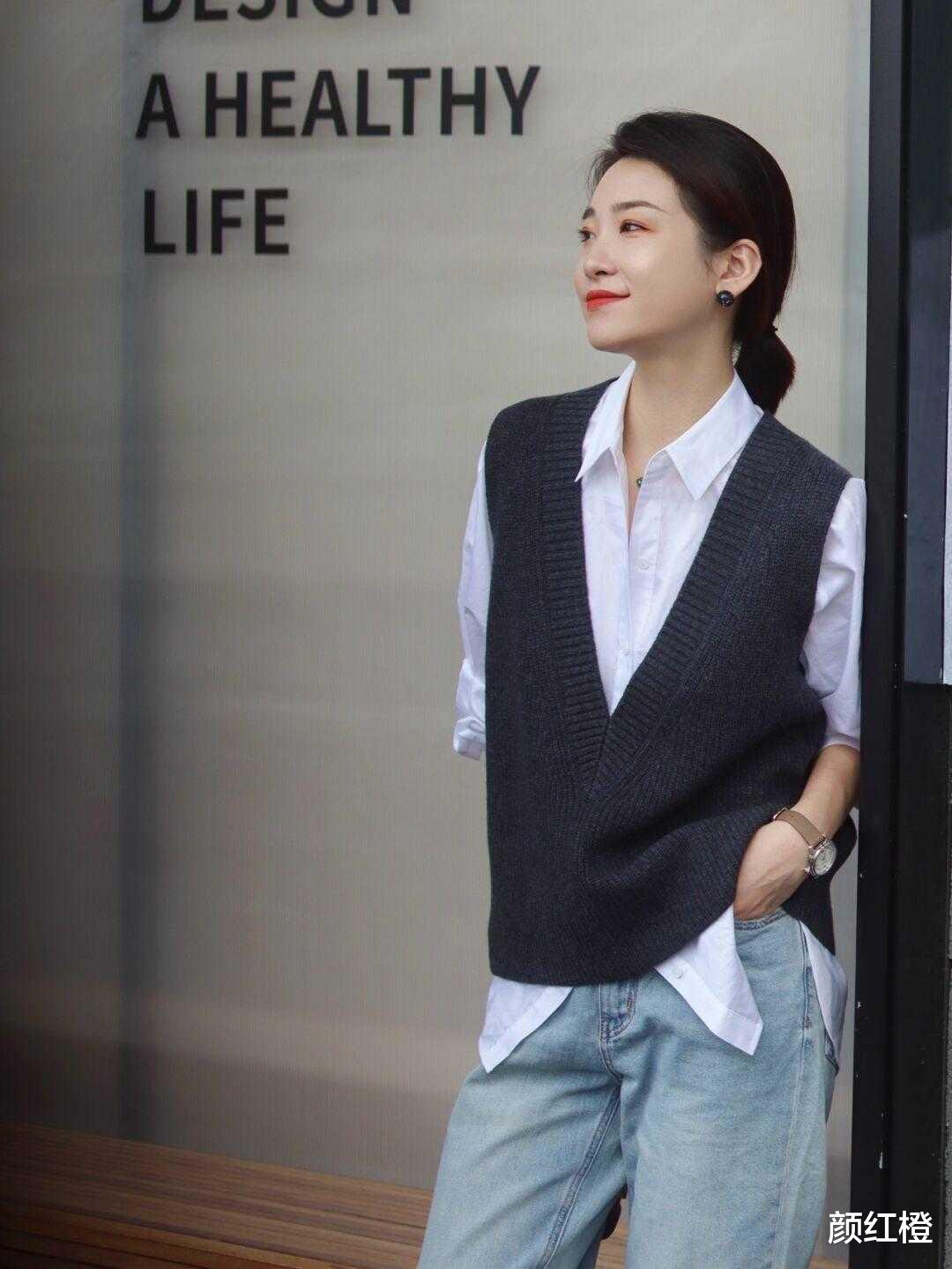 颜红橙|这才是“马甲”的正确穿法，保暖又洋气，几种搭配让你气质翻倍