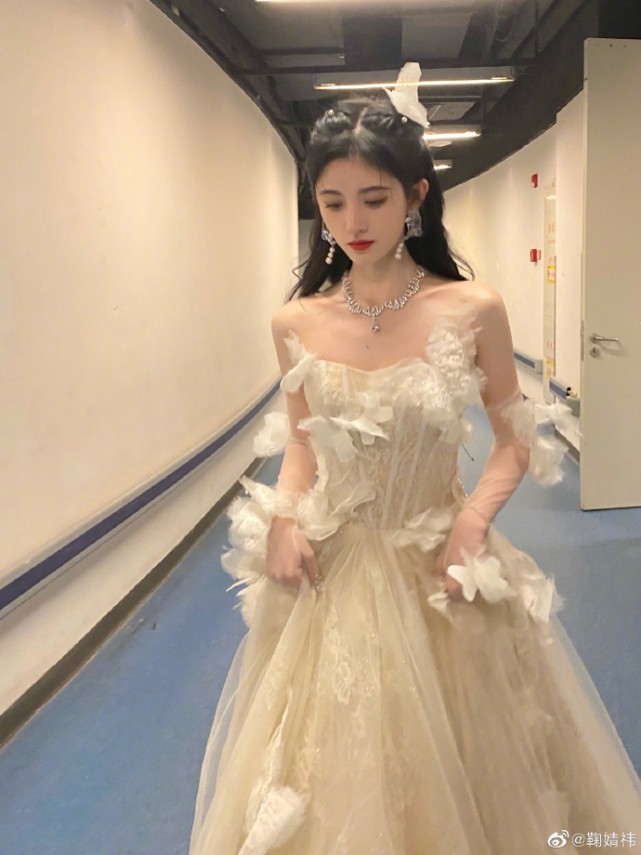 杨幂|女星当众洗脸卸妆，景甜颜值耐打，杨幂状态真实，鞠婧祎确定27岁？