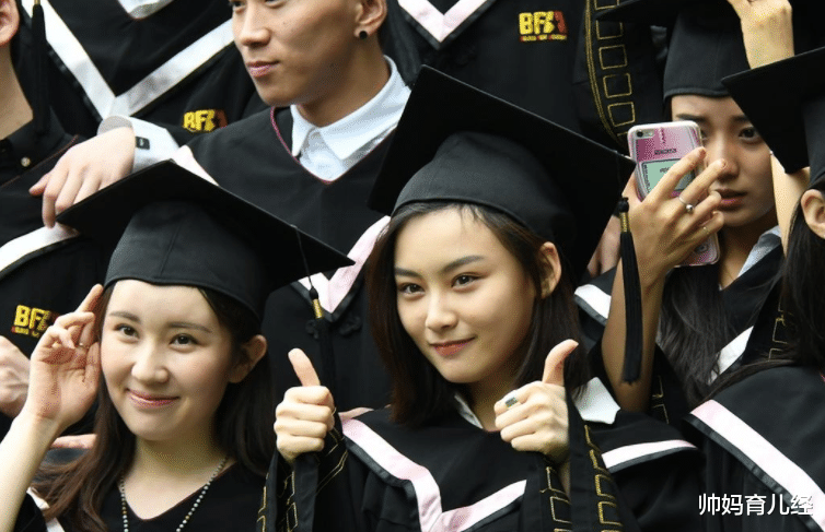 浙江大学|浙大出现“混血校花”，颜值的天花板来了，气质拿捏的死死的