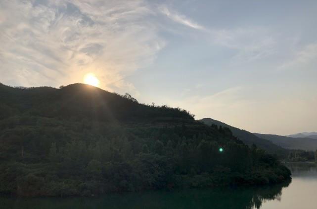 月亮 今年的立秋也是月晦，俗语：“立秋见月晦，夫妻各自睡”，啥意思