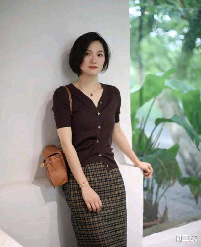 何三沫|女人在学会爱自己的同时，也要学会穿衣打扮，才能呈现该有的美好