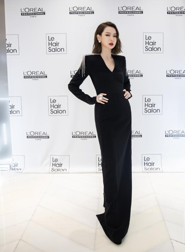 戚薇|戚薇的身材让人自卑，穿紧身裙蛮腰盈盈一握，剪短发后更显气场