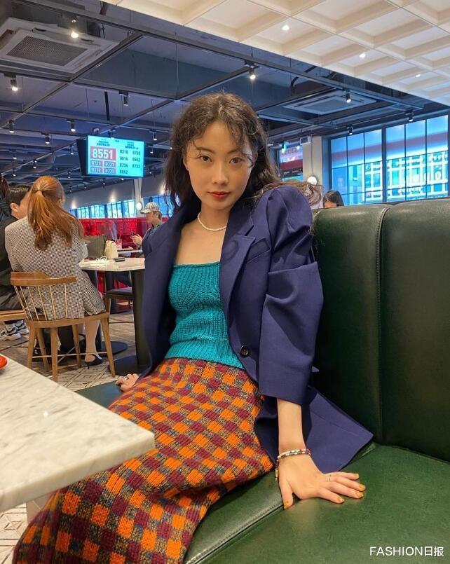 FASHION日报|小众ins博主mjbypp穿搭小机灵 极简色彩也能搭出高级感