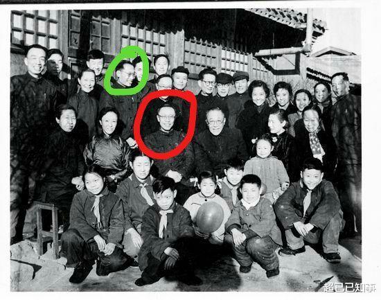 那英|那英是歌坛天后，她父亲厉害，溥仪拍了一张全家福，那红生赫然在列