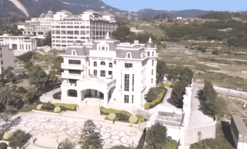 |乡下自建房火了！网友：10年后农村的房子要高攀不起了！