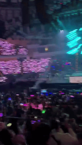 方媛|郭富城演唱会后精神抖擞，方媛以女主人身份邀闺蜜后台合影真风光