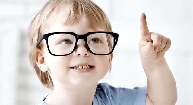 近视|那些近视不戴眼镜的人，最后都成什么样了？