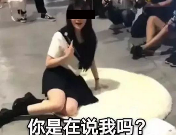 漫展|穿JK遭到辱骂，最美COSER被千人包围？CCG上的靓丽风景线