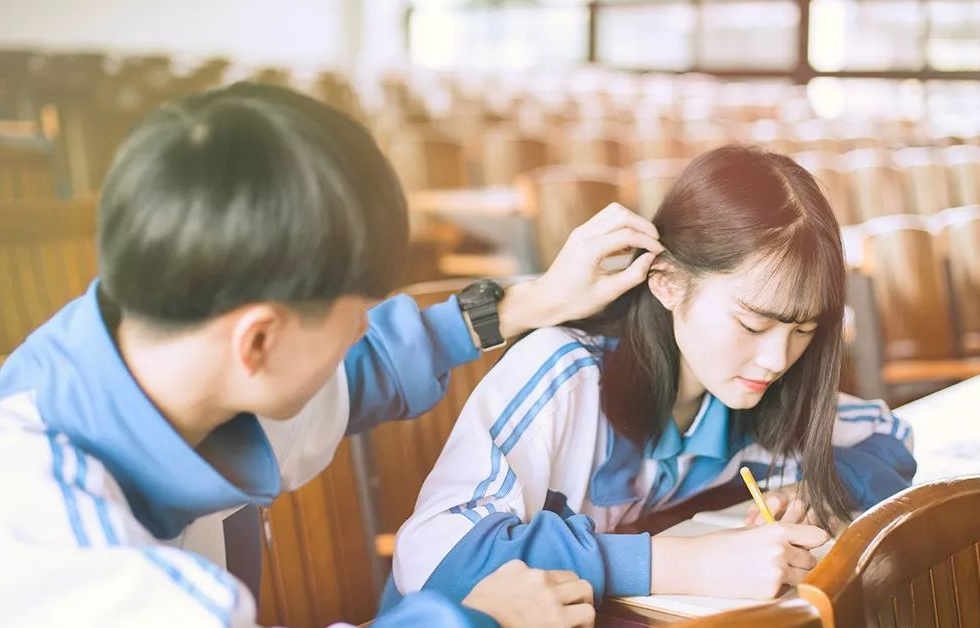 梦玉游戏|00后小情侣双双查出HPV，当场分手，医生：早知如此，3件事要做好来