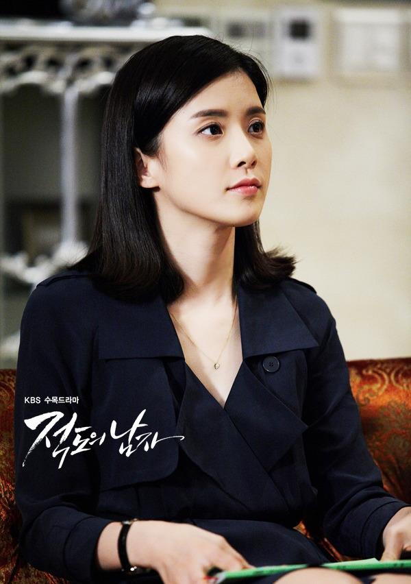 欧阳娜娜|李宝英各时期剧照！从清纯少女到霸气女神，公认颜值巅峰在30代