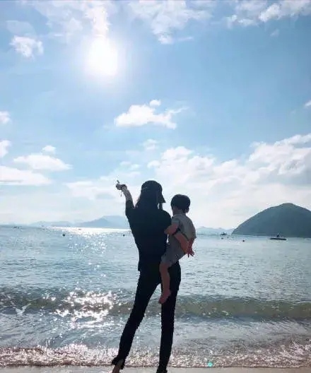 Angelababy|杨颖烟瘾太大，黄晓明黑着脸臭骂：谁让你在家里抽烟的，让儿子吸二手烟