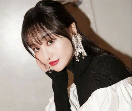 郑爽|郑爽方发文称“积极配合调查”，内容简单明了，似有深意？