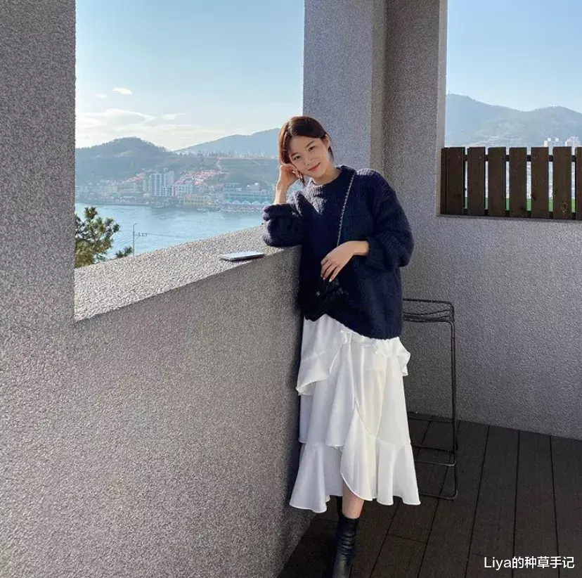 Liya的种草手记 大毛衣 + 半裙，太洋气