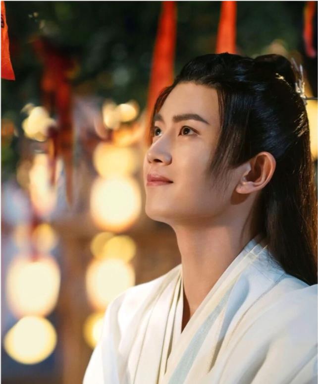 许佳琪|优酷2022迎来三部大剧，每一个都是顶级流量，迪丽热巴占两部