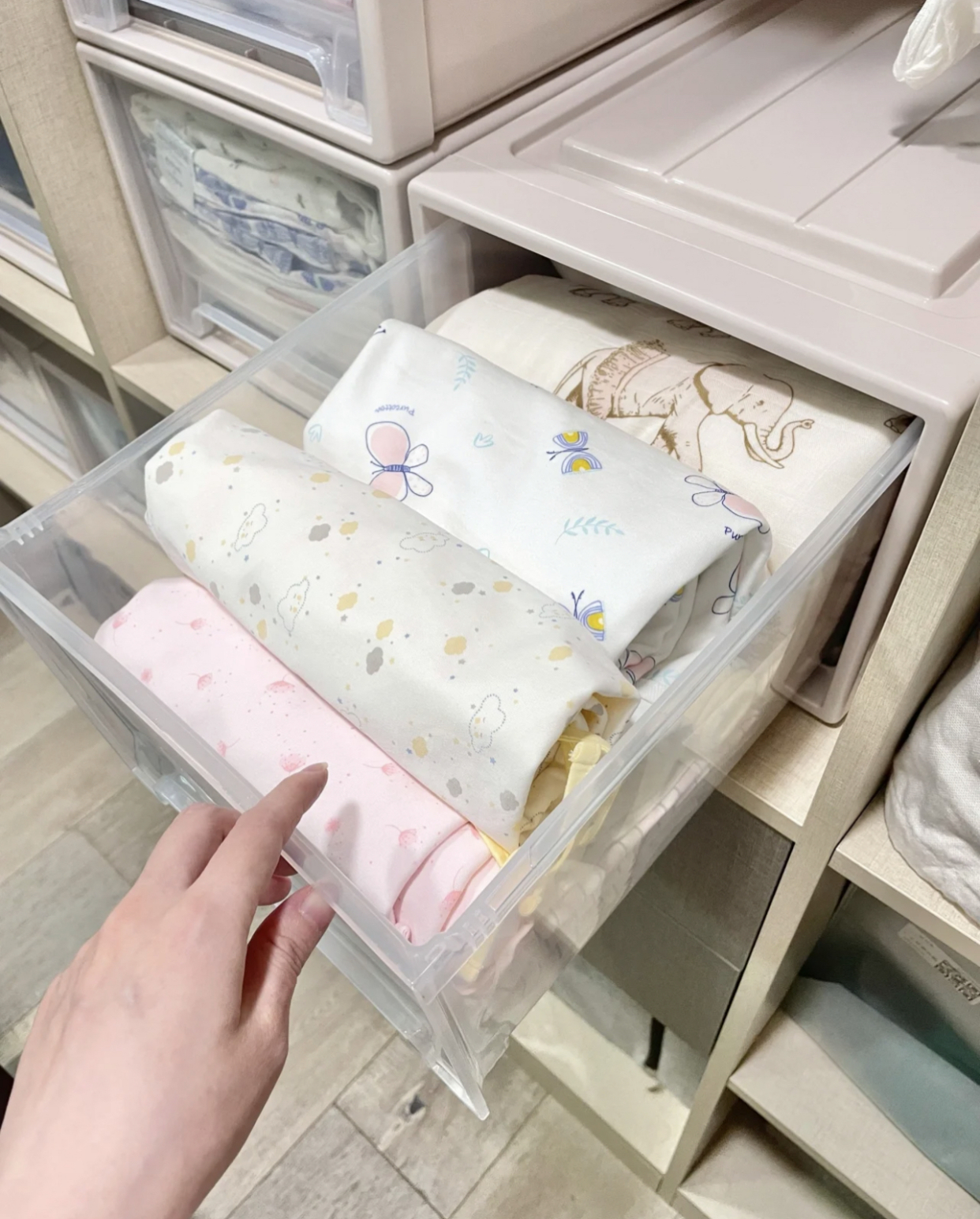 淘汰2种落地衣架后,终于收获实用次净衣架,现在家里真利落!